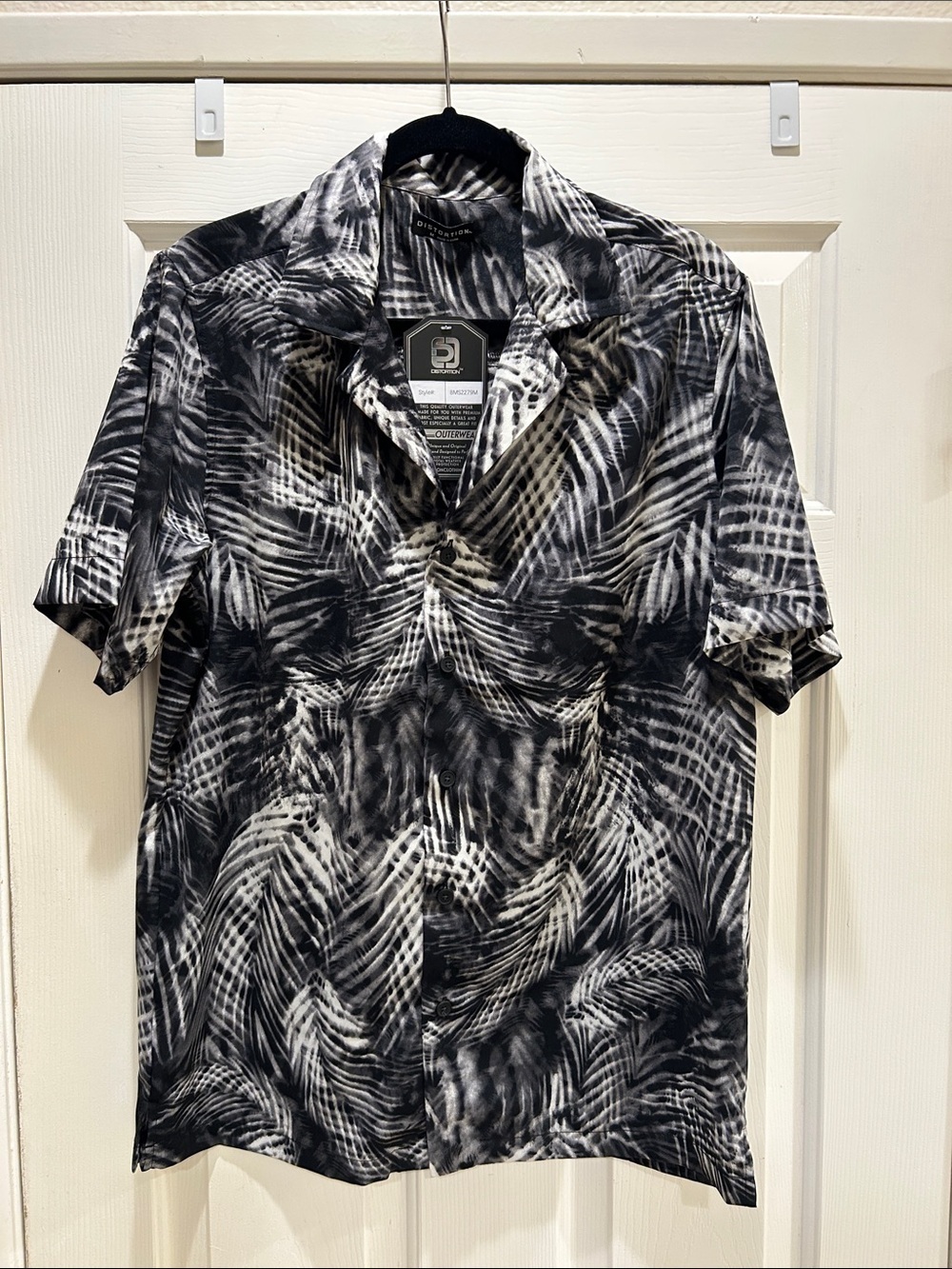 NWT Distortion Black & White Abstract Print Short-Sleeve Shirt